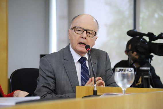 Paulo Medina lança livro Iura Novit Curia - A Máxima e O Mito