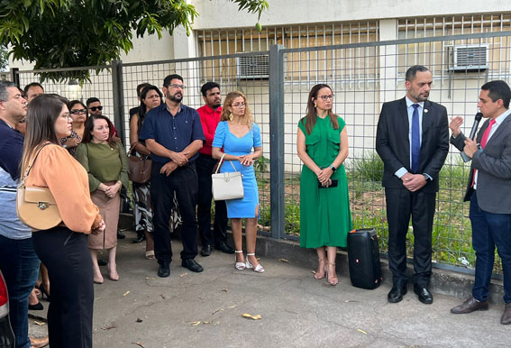 Advogado é desagravado em ato na frente da Prefeitura de Pirapora