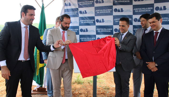 Sérgio Leonardo lança pedra fundamental da futura sede da OAB Montes Claros