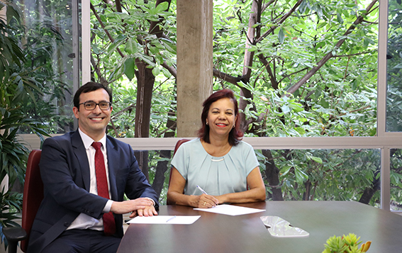 Giordano Bruno e Helena Delamonica, durante reunião na sede da OAB Minas
