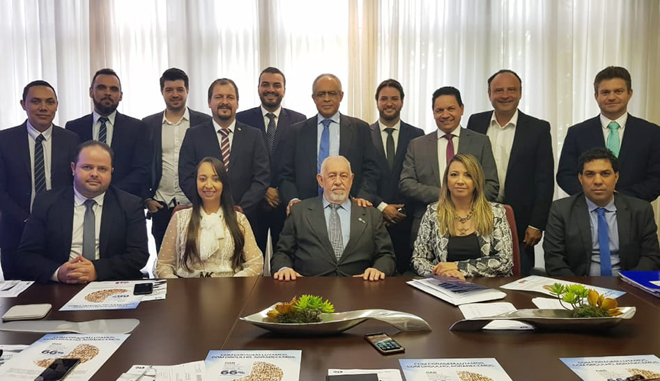 Os dirigentes da OAB Minas e de subseções da região metropolitana de Belo Horizonte, durante reunião na sede da seccional mineira