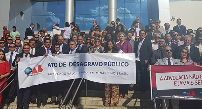 Desagravo público em Uberlândia reúne centenas de advogados